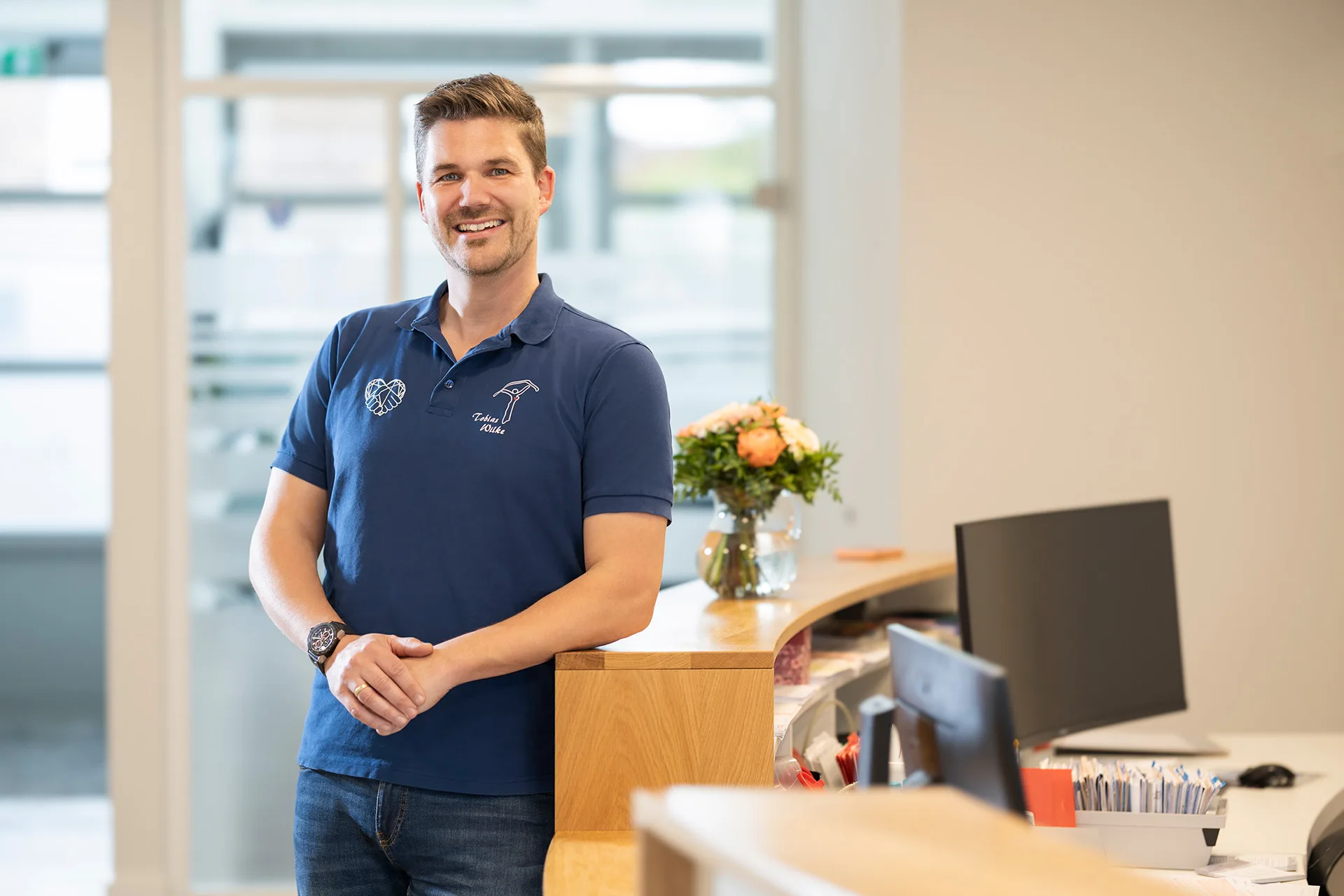 Tobias Wilke in der Arztpraxis Reher Lopes